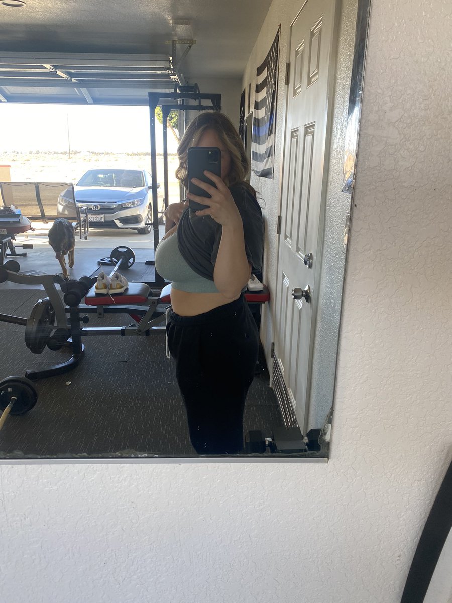 lyssaxmae's tweet photo. To when I first found out I was pregnant to my 37 weeks, just need to take a picture of my 40 week belly 🥹 https://t.co/GxFOVahGxh
