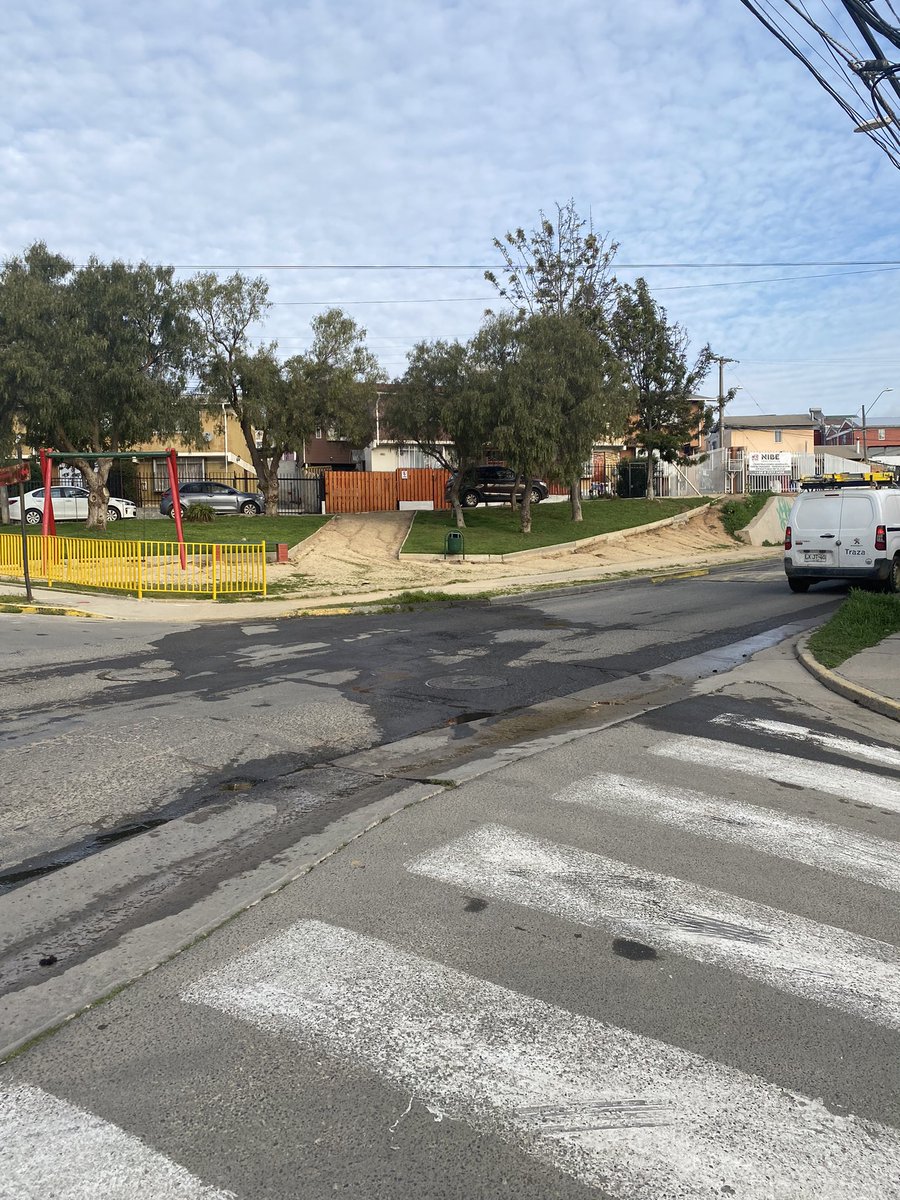Mella_Fire's tweet photo. @esval_chile Esta filtrando agua en la esquina de Badén Powell con Los Carrera, Belloto 2000. Quilpue @quilpueciudad @QuilpueRenovado https://t.co/6WeoSrNRXw