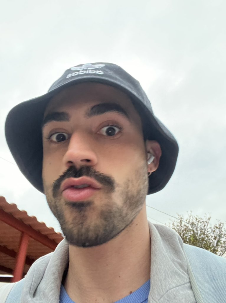 ᴠɪᴛᴏʀ𐚁 tweet media