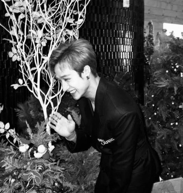EB0YBCHAN's tweet photo. bang chan, the boyfriend material https://t.co/TuBmQrfd3c