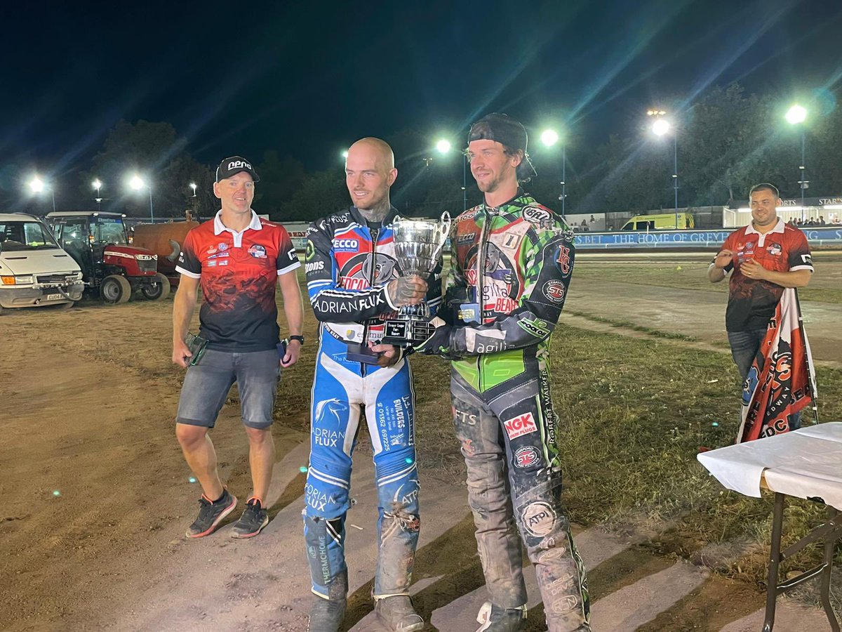 SpeedwayGB's tweet photo. 🏆 𝗖𝗛𝗔𝗠𝗣𝗜𝗢𝗡𝗦𝗛𝗜𝗣 𝗣𝗔𝗜𝗥𝗦 🏆
🏟 Oxford Stadium 

🏁 GRAND FINAL |

Wright, Kerr, King, S Worrall (R).

🏆 @RedcarBears ARE THE 2022 CHAMPIONSHIP PAIRS CHAMPIONS! 🐻

📺 https://t.co/TzswyJM1IL
#️⃣ #britishspeedway🇬🇧 https://t.co/zoCHQSOPdL