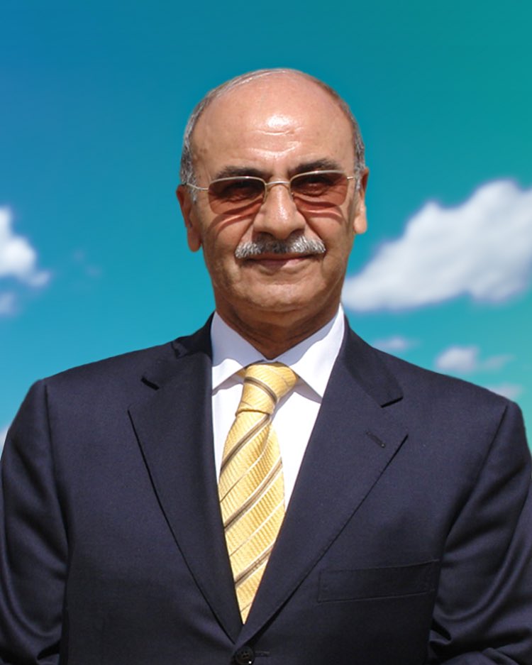 İnandığı değerler uğruna yılmadan, yorulmadan mücadele etti. 

Mücadeleyle geçen ömrünü; hizmet etmeye, ülkesine, memleketine ve milletine adayan örnek bir insan, örnek bir babaydı.

Her geçen gün artan bir özlemle, minnetle, rahmetle anıyorum. Mekanı cennet olsun. El Fatiha.
