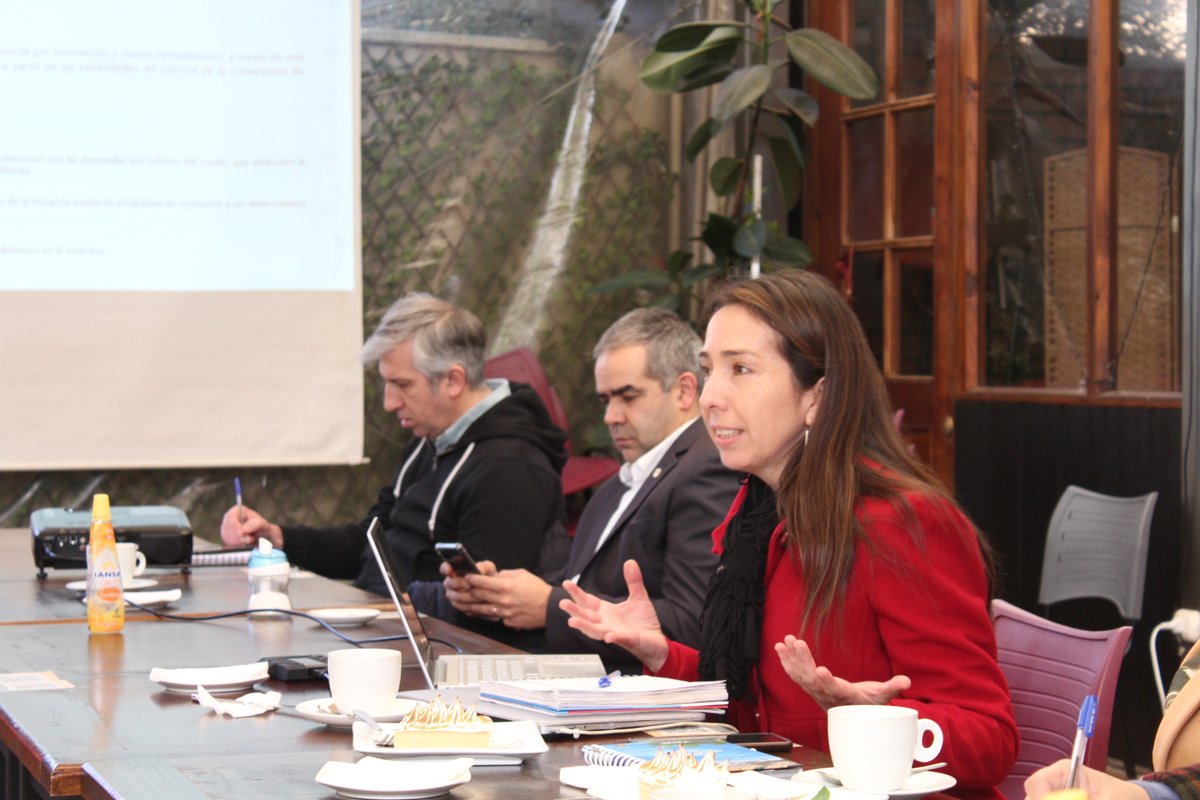 ciencia2030udec's tweet image. Les compartimos las imágenes que dejó el Encuentro del Comité I+D+i+e, de Ciencia 2030 UdeC donde se discutieron casos de buenas prácticas en vinculación. Participaron diversas instancias ligadas a la #Ciencia de nuestra #ComunidadUdeC