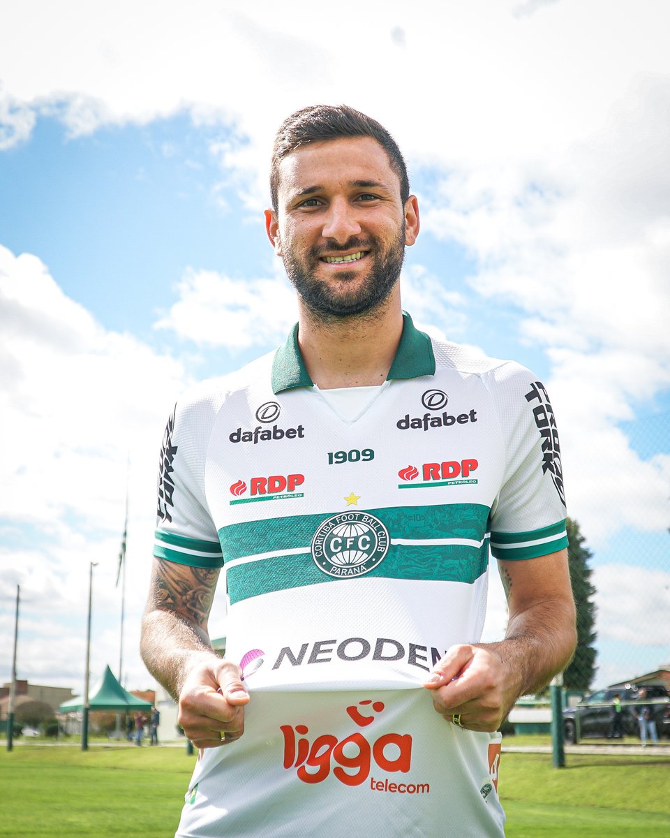 🇳🇬 Gabriel Boschilia vestiu o manto coxa-branca e já está no BID!

O meia que vem do Internacional, se profissionalizou no São Paulo e também tem passagem pelo futebol francês, onde conquistou o campeonato local pelo Mônaco em 2017.