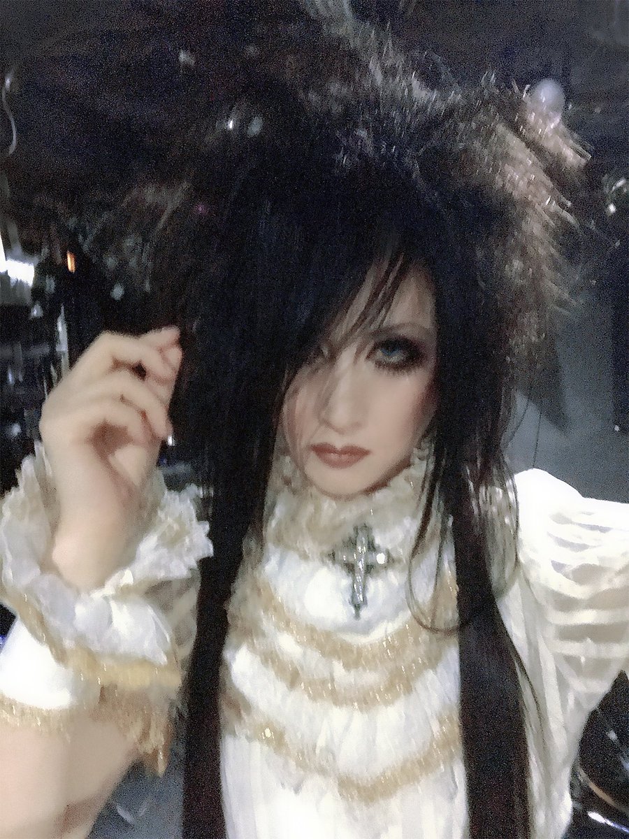 I think we all moved past this picture too fast for my liking. Look at it again !