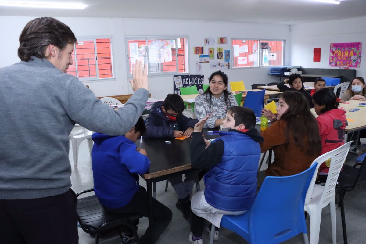 jaimemendezh's tweet photo. Esta tarde, en barrio Mitre, se realizó el primer encuentro del curso de Alfabetización, una iniciativa municipal para apuntalar a chicos de escuelas primarias que requieren de un acompañamiento especial #Programa0.18 #SanMiguel https://t.co/CqgOABOISu