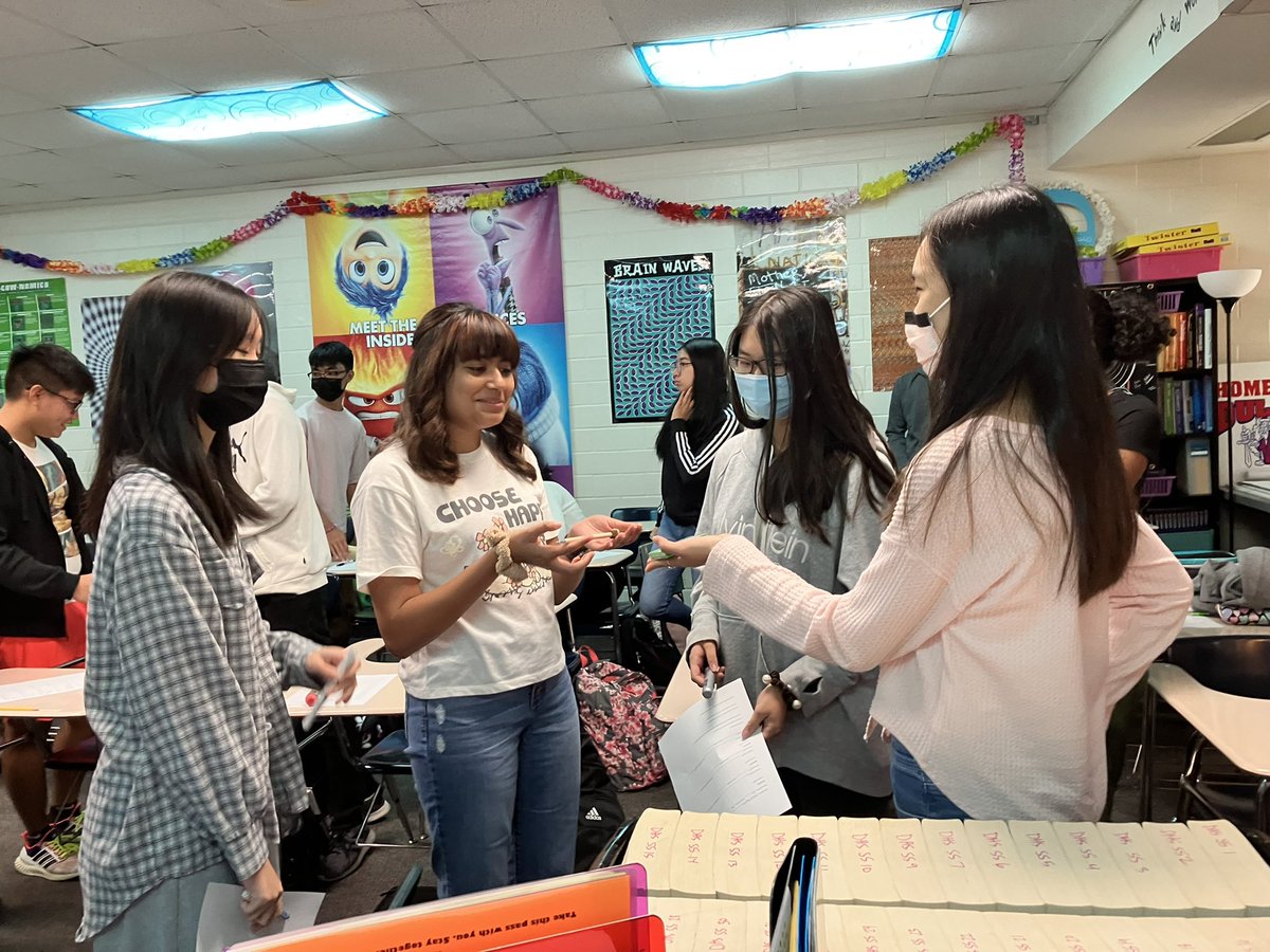 kelsey_dahlberg's tweet image. Learning how trade makes us better off in #APMacro