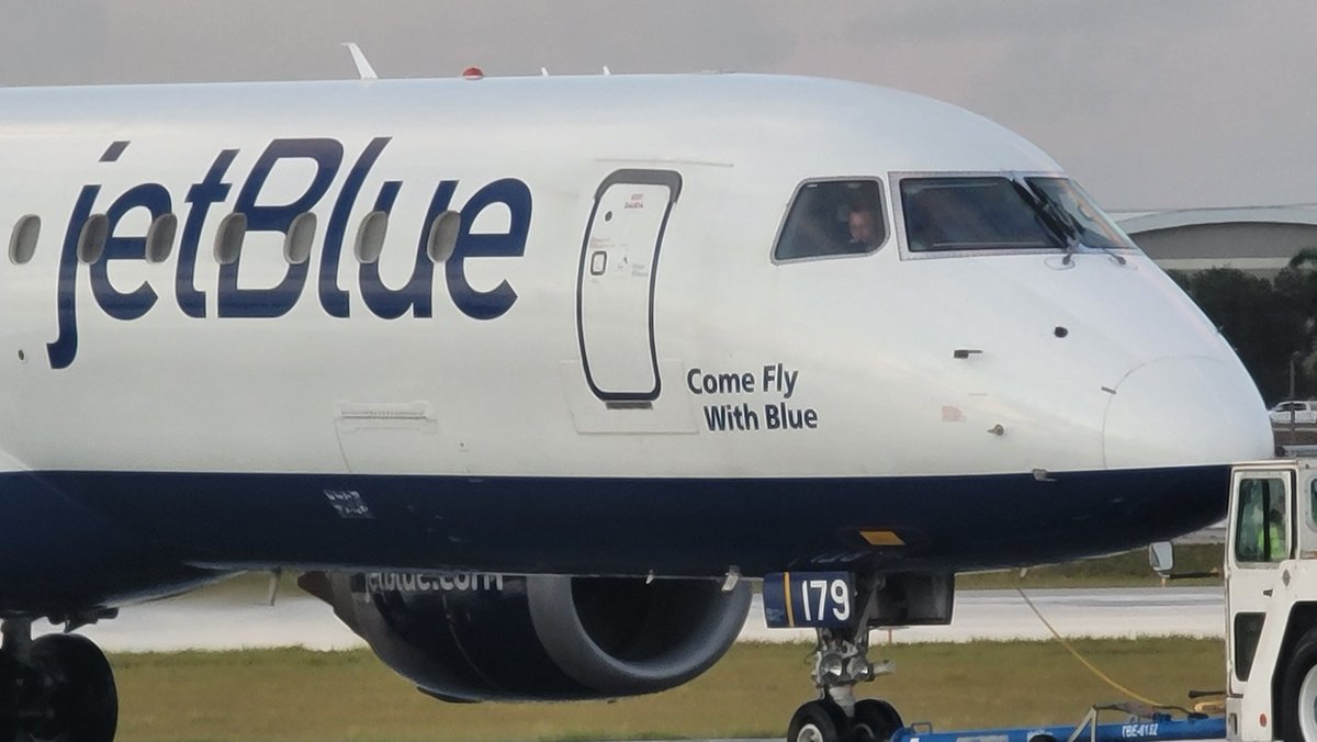 TheHubSports's tweet photo. Another 💯 Fleet Launch for the PBI Super Team today!! Today we got to celebrate Mirko and perfect attendance last year!! Amazing job Mirko!! My Team Rocks!! #teamb6pbi #jetbluesofly @HelloJetBlue @jetblue @YQRamos @flyPBI https://t.co/xJ9fj1L31c