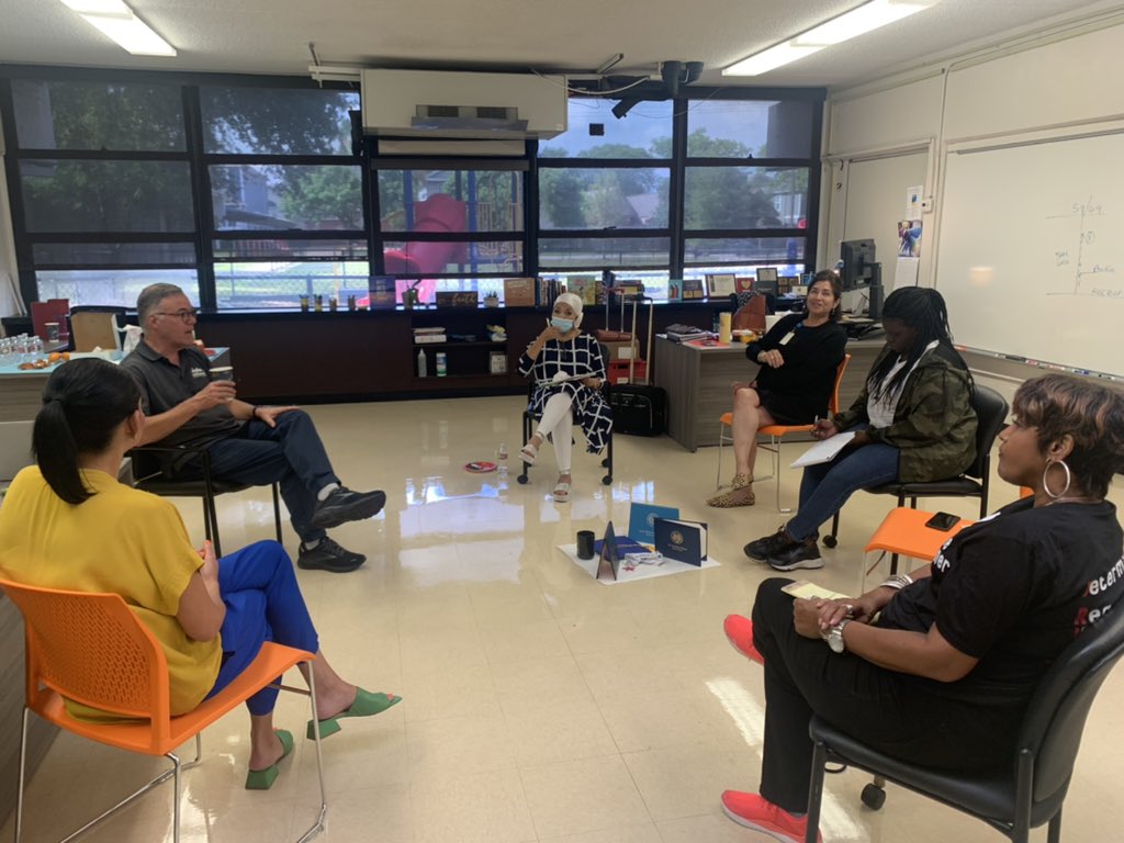 HISDSEL's tweet photo. The SEL ReIntegration Team working diligently with .@reVisionHouston CEO Charles Rotramel today, who shared guidance on working with juvenile-justice system related youth via case management and program referral. #youthjustice #kidsareworthit
#GlobalHomeboyNetwork https://t.co/n9kJGzY1Qv