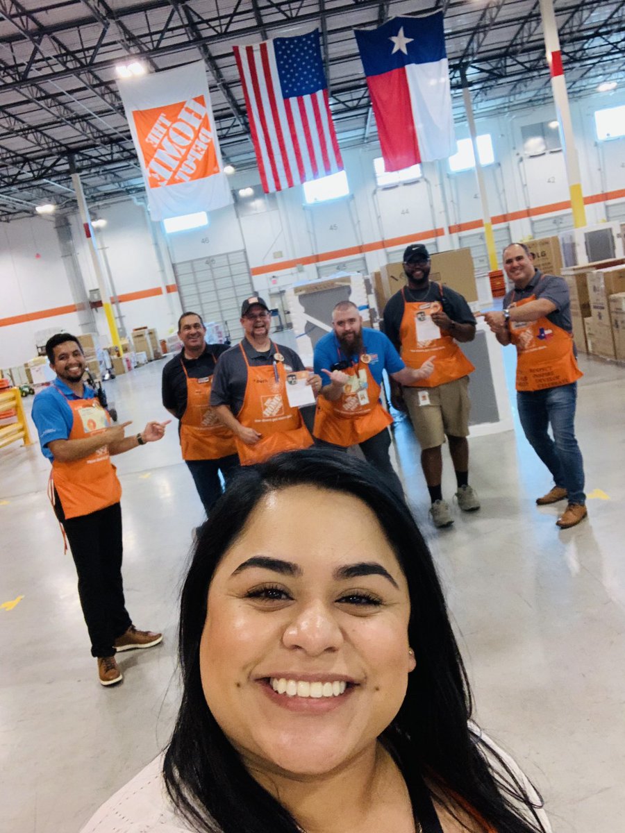 GabrielaM5520's tweet image. What an incredible visit at the San Antonio &amp;amp; Pflugerville MDOs! Recognized wonderful associates and leaders. Great job team for all your hard work and engagement! 👏🏼🎊 @YoankyH @cmldonahue