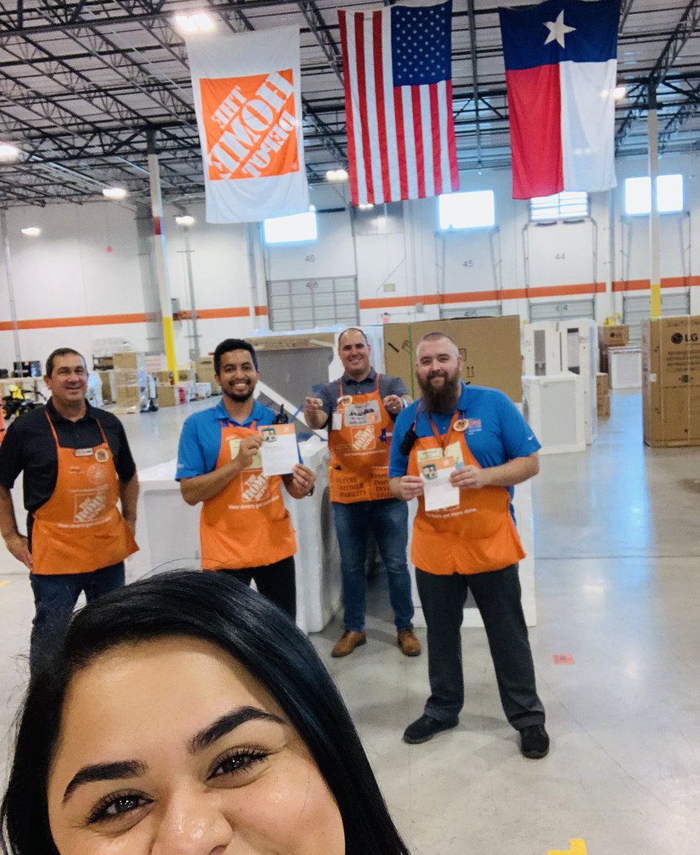 GabrielaM5520's tweet image. What an incredible visit at the San Antonio &amp;amp; Pflugerville MDOs! Recognized wonderful associates and leaders. Great job team for all your hard work and engagement! 👏🏼🎊 @YoankyH @cmldonahue