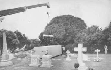 CemeteryRowPod's tweet photo. 🤑 New Episode: Rich Weirdos 🤑
It’s all about the lifestyles of the rich and weird. We cover statue-loving businessman & author Lord Timothy Dexter, the massive John & Sarah Davis memorial, and socialite Sandra West and her powder blue, two-door casket. #cemeteryrow https://t.co/4FwFJcurdb