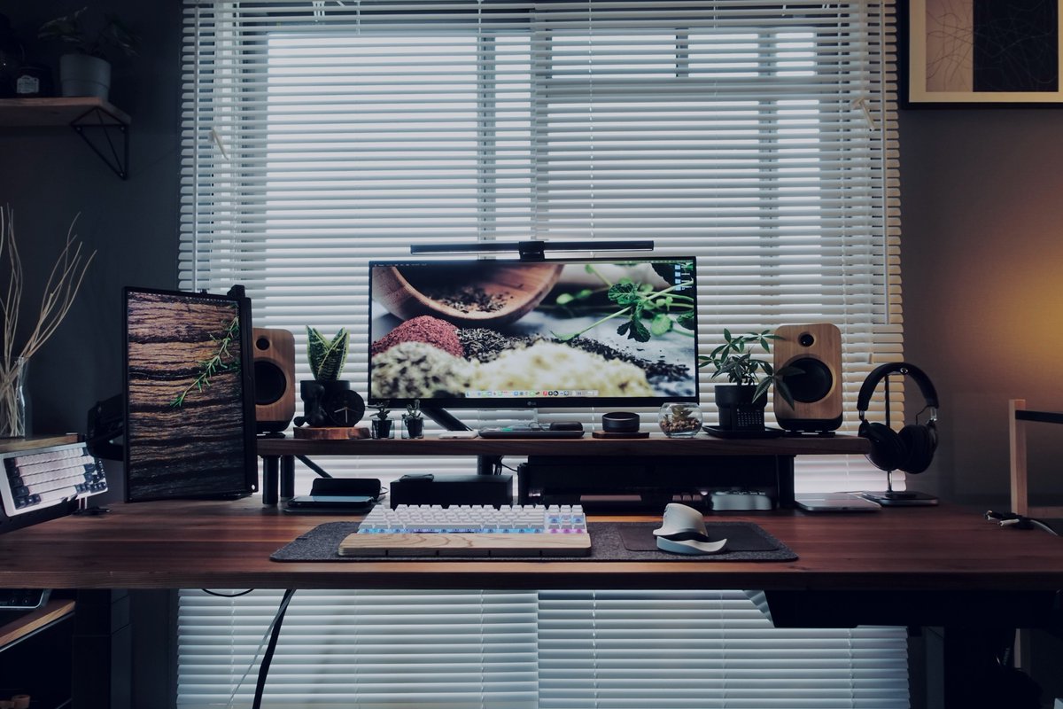 4YIns's tweet photo. おはよう☀️
#お前らのPCデスク周り晒してけ 
#desksetup https://t.co/Dnqwi21cyb