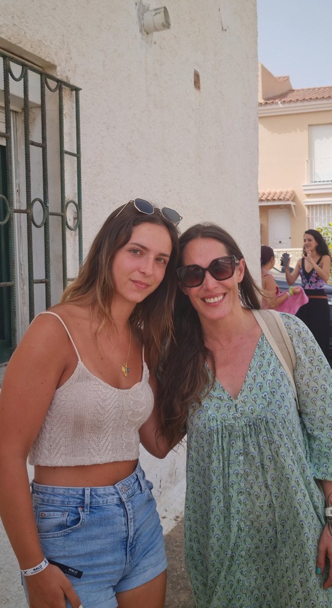 laurafdeezz's tweet photo. gracias siempre.
eternamente feliz.
un abrazo cura el alma.
                 ❤️‍🩹. https://t.co/9x280qsCkR