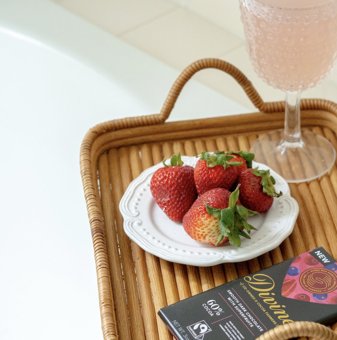 DivineChocUSA's tweet photo. Warning: The taste of Divine Chocolate can make you feel like you can do anything
Join the #ChocolateRevolution and experience the #DivineDifference https://t.co/DfqRl1NXJt