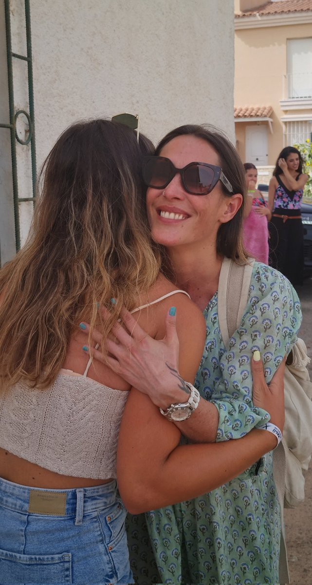 laurafdeezz's tweet photo. gracias siempre.
eternamente feliz.
un abrazo cura el alma.
                 ❤️‍🩹. https://t.co/9x280qsCkR