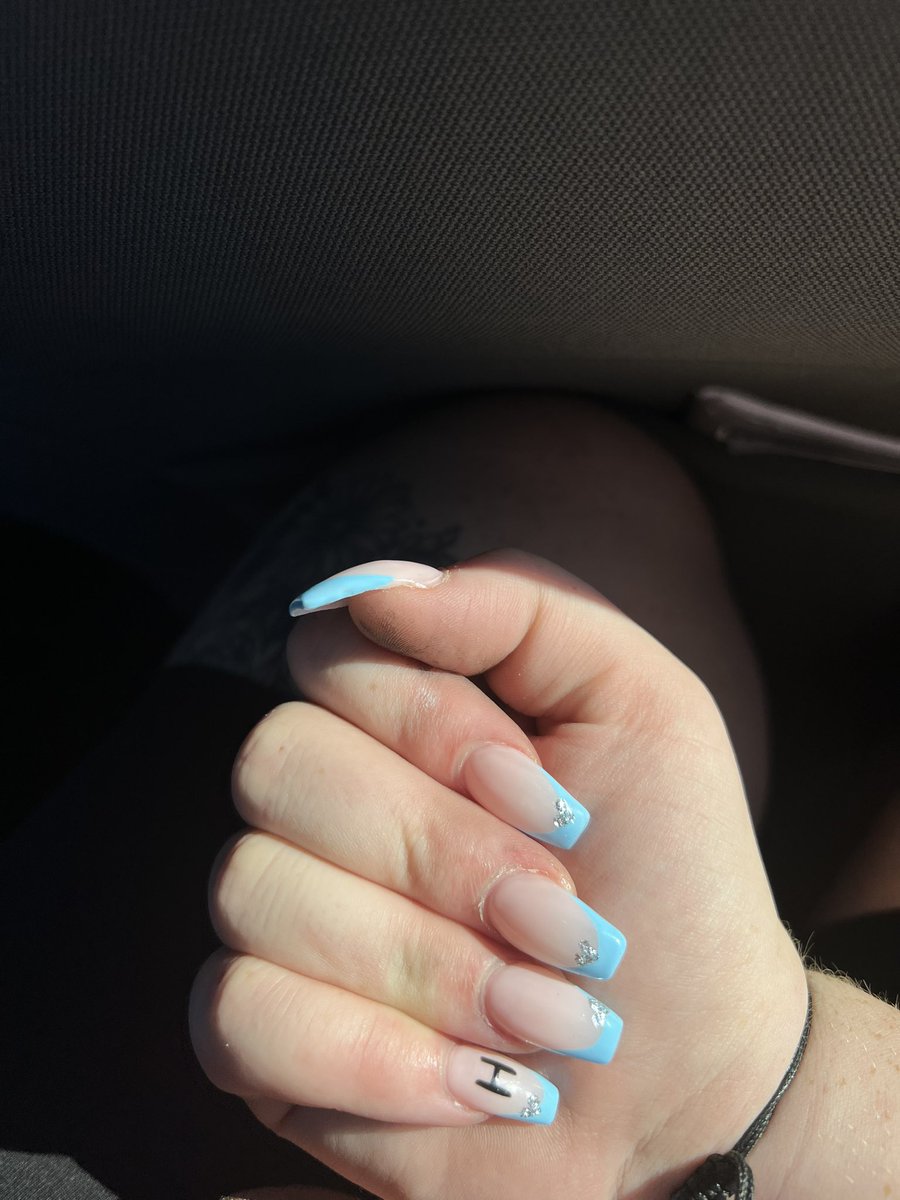LAxDiaries's tweet photo. Harry Nails 🤍❤️💙
#lottoronto #torontolot #loveontour @hshq @ScotiabankArena @Harry_Styles 3 days people!!!!!! Let’s see those nails!!! https://t.co/1BAcNxD2Yq