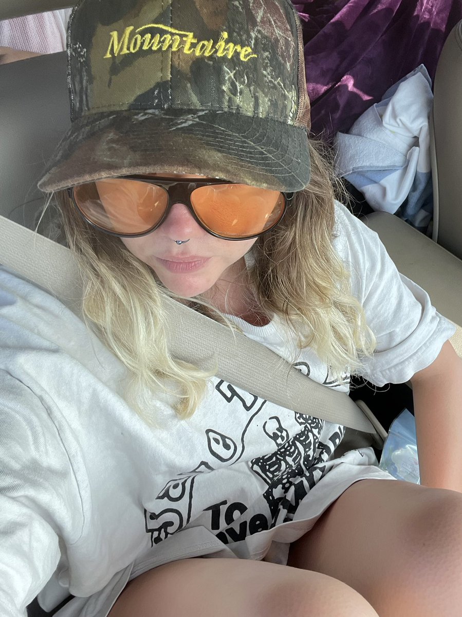 bleechblond's tweet photo. the posting too many vacation pics on ig to posting too many vacation pics on twitter pipeline https://t.co/fKTdwruMS6