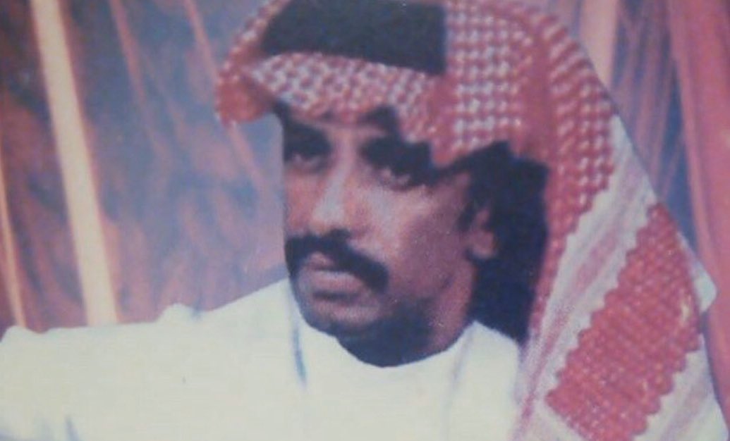 lillohx's tweet photo. ظروفي دقاقه و صافي اللون جافيني
يا رب حسبي على منهي تسابيبه  يا ناعس الطرف لا تشقي معك عيني
غيرك من الناس والخلان ما ليبه
ما ودي اذكر زمانن به مصافيني
و اخفي الحب ما ابغي الناس تدريبه  حبك من سنين يا المجمول كاويني
واصبر على الحب من شانك وتعذيبه
١/٢ https://t.co/iOM2oPSJS3
