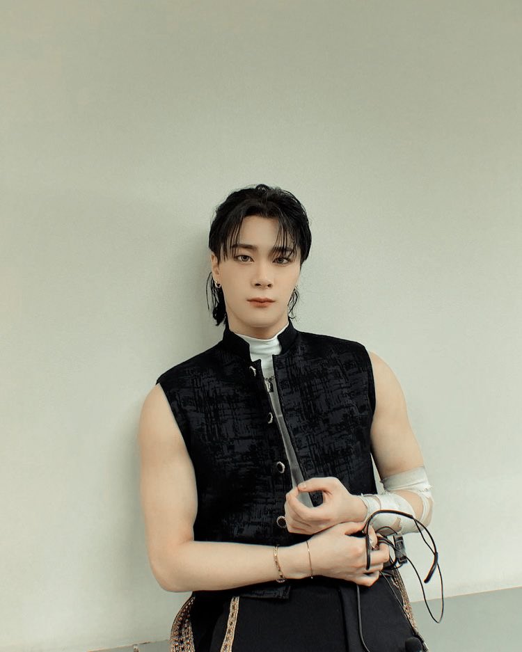 ⠀⠀⠀
⠀⠀⠀⠀ 𝐈𝐍𝐒𝐓𝐀𝐆𝐑𝐀𝐌 ↷
⠀⠀⠀⠀⠀⠀ ⠀⠀⠀⠀﹫𝒑𝒊𝒏𝒌𝒊𝒆𝒃𝒐𝒔𝒔

           Time for dinner with 
           @paroniri_a 
          #𝑽𝒆𝒏𝒌𝑻𝒐𝑮𝒐𝒍𝒅 

  ⠀⠀ ────────────
                ⌂     ⌕     ⊞     ♡    ○