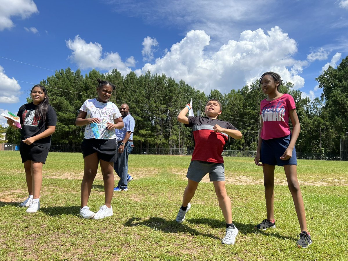 TeachbyTuckman's tweet photo. This week we read about The World Games and decided to have our own Griffin Games. Students researched different ways to make paper airplanes and then put them to the test! @GMS_Wildcats https://t.co/Pm3AswKIKe