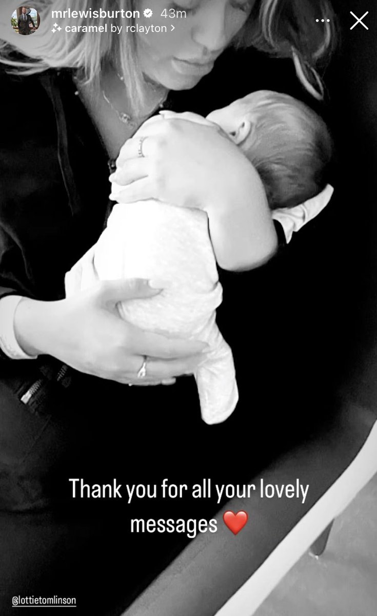 sweetcheeksof1D's tweet photo. I LITERALLY THOUGHT IT’S AN OLD PIC OF JAY https://t.co/YwdasG0Dd6