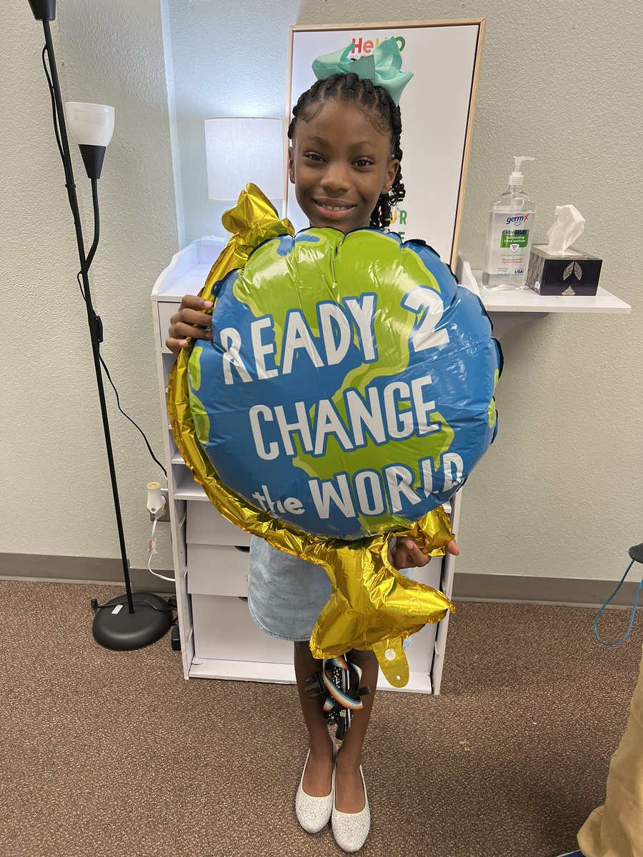 MrsReichle's tweet photo. #CrowleyFirstDay22 💙💙💙 https://t.co/4oZByZAyBs