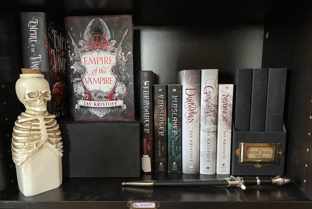 nestras_rvng's tweet photo. @misterkristoff my Nevernight #Litjoy Crate has arrived, and I’ve never adored anything so much in my entire life ⚔️ https://t.co/x2bIFlQVDM