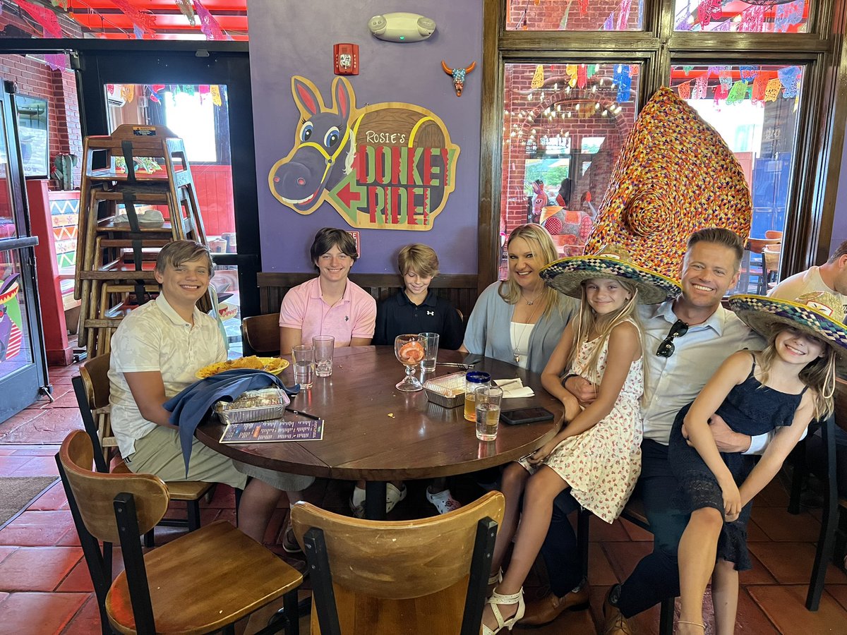 Sheehan4IL's tweet photo. Sheehan☘️Clan lunch date at Fat Rosie's Taco and Tequila Bar and desert at Raffy’s Candy Store Frankfort, IL 😋 Last family outing before school 📚 next week! #DineLocal #ShopLocal 
#Sheehan4Senate👮🏻‍♂️☘️ https://t.co/jTPGx3nbhA
