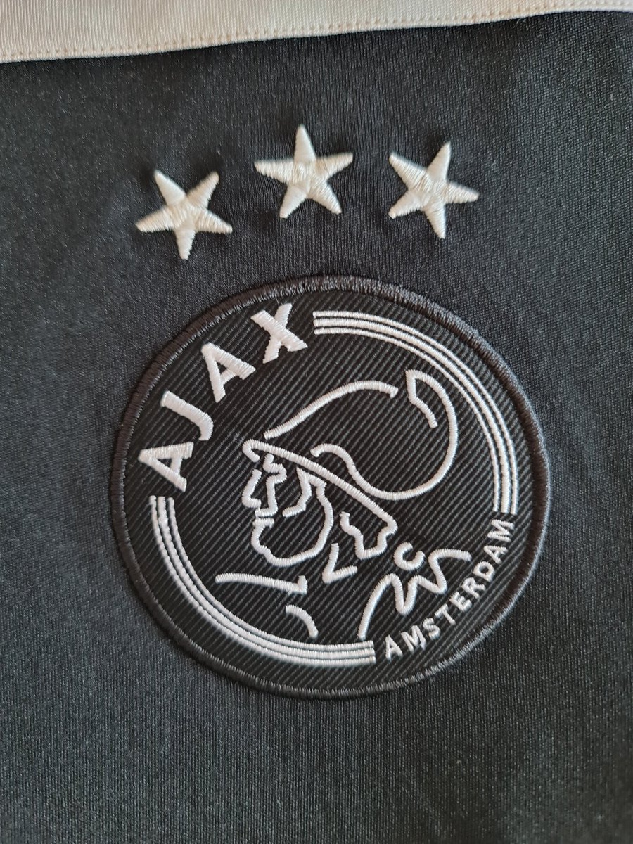 Anither new addition thanks to @FootShirtAndy (fantastic seller). I've had my eyes on this shirt for a while and was lucky to finally find it in my size. Ajax seem to never miss recently