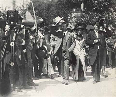 La icónica frase “Sufragio efectivo, no reelección” fue acuñada por el mismísimo Porfirio Díaz durante la última reelección de Benito Juárez en 1871. La historia hizo justicia cuando Francisco I. Madero usó la misma frase en su campaña electoral de 1910.