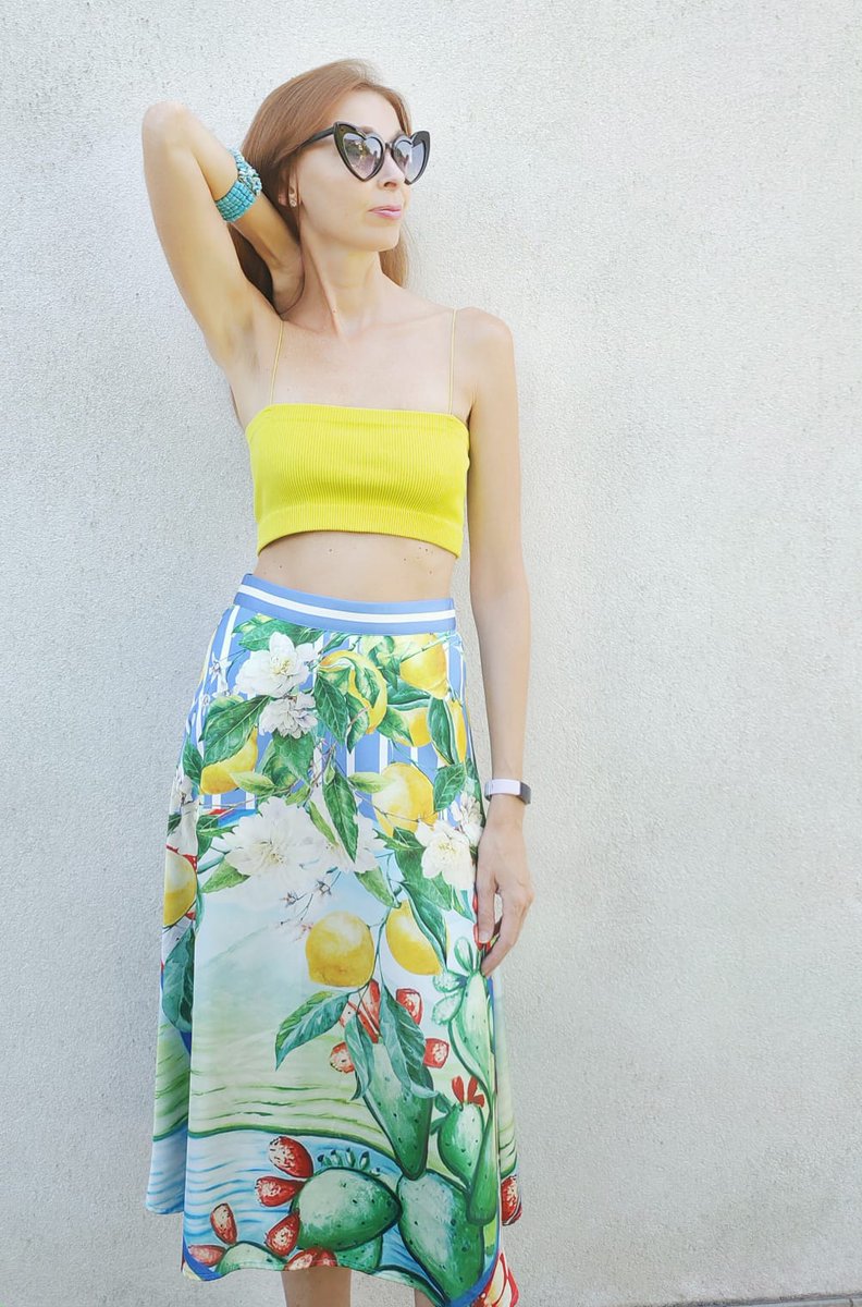 runofstyle's tweet photo. Le #stampeallafrutta sono uno dei trend più cool dell’estate! Come creare un eccentrico #lookfruttato e in quali occasioni indossare gli #outfit veggie style? Suggerimenti o #fruitfashionpics in https://t.co/ht3n24ip6B
#fruitstyle #fruitoutfits https://t.co/QFt3F7QZLO