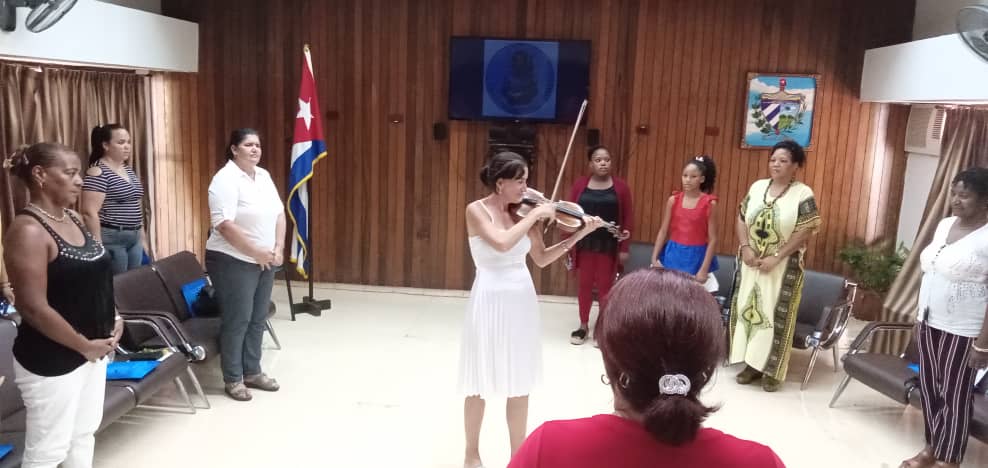 Maravilloso encuentro de mujeres directivas organizado por la FMC en #Artemisa, no dejan de sorprendernos con sus iniciativas y entusiasmo. Gracias por tanto cariño.
#CubaPorlaPaz
#FuerzaMatanzas
<a href="/PCC/">PCC Markets</a>
<a href="/DiazCanelB/">Miguel Díaz-Canel Bermúdez</a> 
<a href="/NancyWongMarti1/">FMC Provincia Artemisa</a>