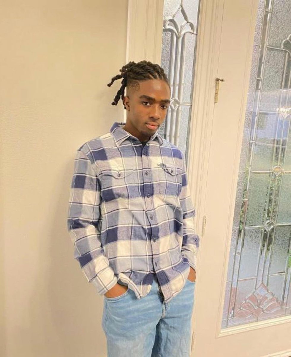 now HE is talented gorgeous never before seen iconic skilled funny ALL OF THE ABOVE. and yet he gets paid dust i’m tired