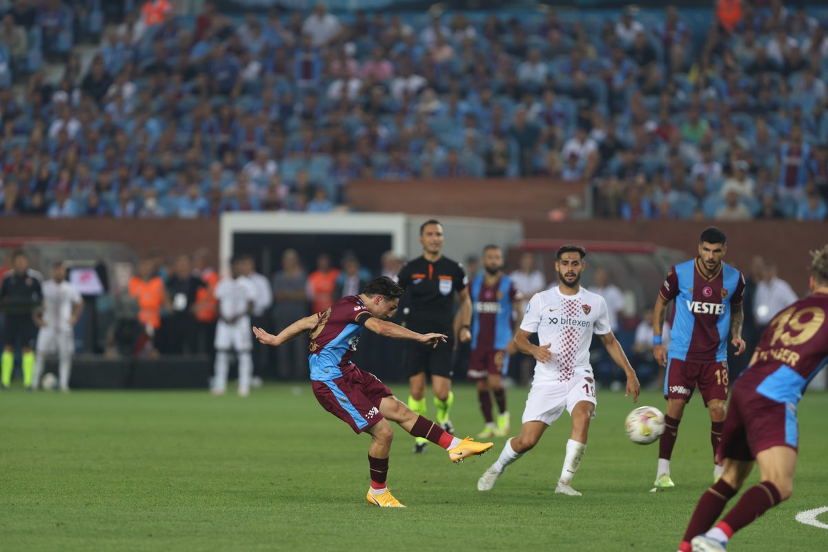 Trabzonspor's tweet photo. Günaydın şanlı Trabzonspor taraftarı! ❤️💙 https://t.co/ehN2f9Gh65
