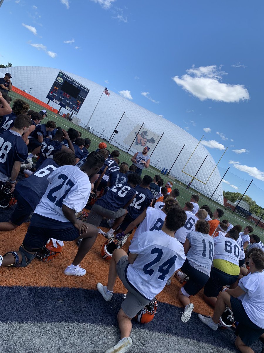 Utica_Football's tweet photo. “What it means to be a Pioneer”
Senior Offensive Tackle Corey Evans 
BUY IN!🔷🔶 https://t.co/cL33yRE4OR