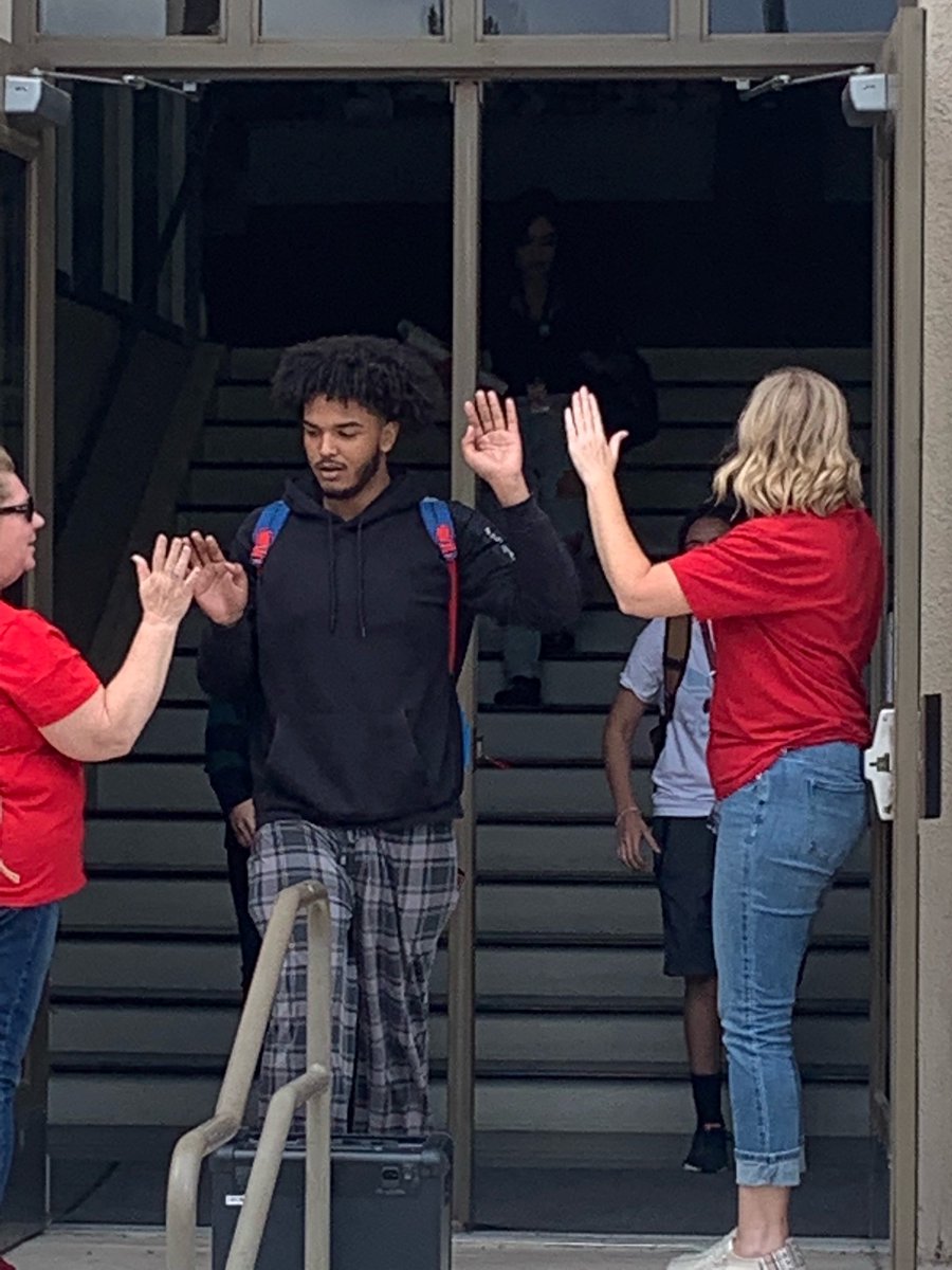 PeoriaFlexAcad's tweet photo. A super high five to an awesome first week! #HappyPFAFriday
Falcons, and have a great weekend! #PeoriaUnifiedPride #BePFA #BetheGood https://t.co/jOifngNeuo