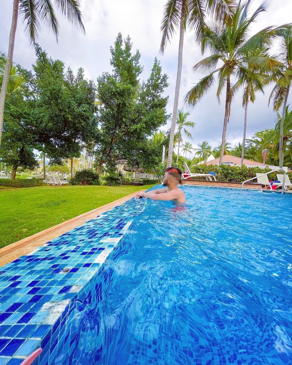 AmhsaMarina's tweet photo. Where you should be all summer long. The Select VIP pool of #GrandParadiseSamana is waiting for you! 🧡
.
📸@denn_style03 https://t.co/qoUVp5MgER