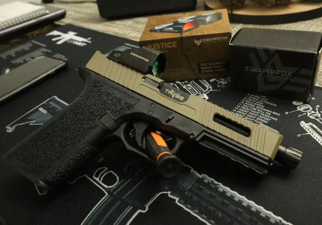 TRYBEDefense's tweet photo. IG #Repost 📸 by @staydangeroussd: #FirearmFriday
💥Glock 17 Gen 3 build featuring a TRYBE slide and threaded barrel!💥
#TRYBE #TRYBEDefense #JoinTheTRYBE #Glock #Gen3 #Pistol #Handgun #Build https://t.co/PhhrubNUPw