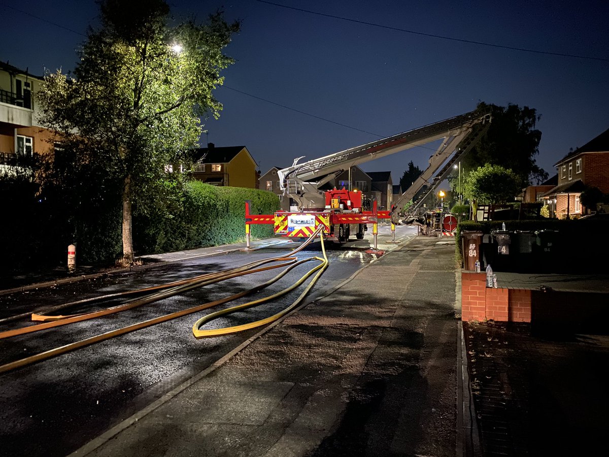 Herts_Specials's tweet photo. 👋 Specials Operational Support Team are on scene where a major fire took place in Borehamwood earlier today. We are adding value by taking local Officers off scene guard so they get time for food &amp; drink to recharge, meaning  they can continue to Serve the people of Herts! 5203. https://t.co/0r3zSHzjCW