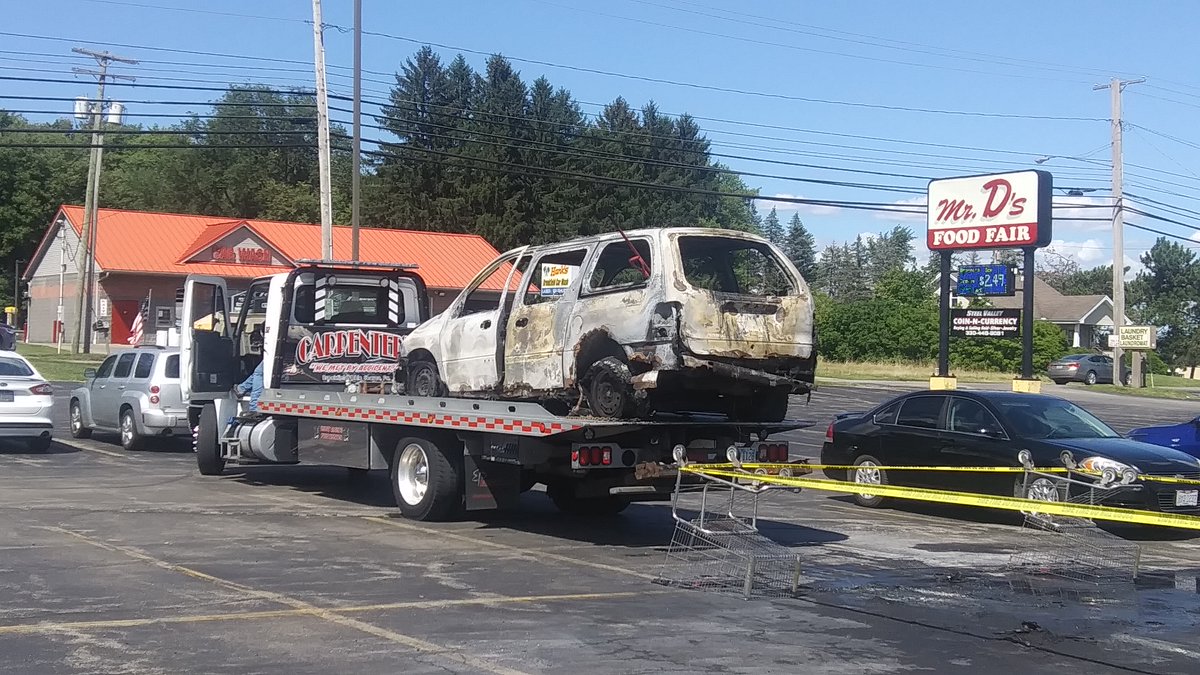 Herald_TonyB's tweet photo. Car fire in Brookfield Township. Check out our coverage in tomorrow's @SharonHeraldPa! https://t.co/Biugd5KOTJ