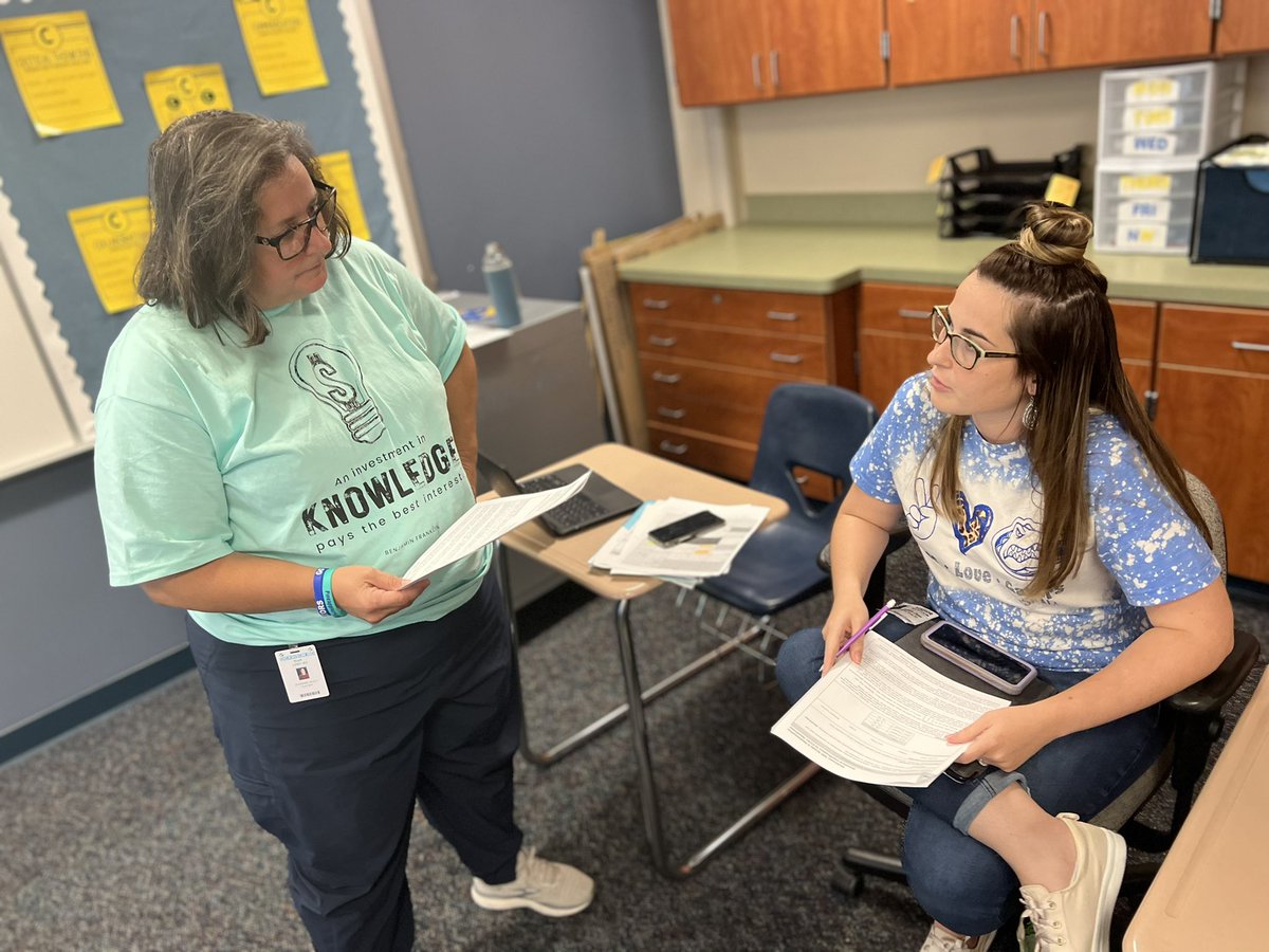 DISDSTEAM's tweet photo. STEAM 6th and 5th grade math teachers learning, growing and collaborating!! #verticalalignment #collaboration #steammath @Krystalnicole00 @DickinsonISD @DISDGatorsLearn https://t.co/Ryl9XAUoCu