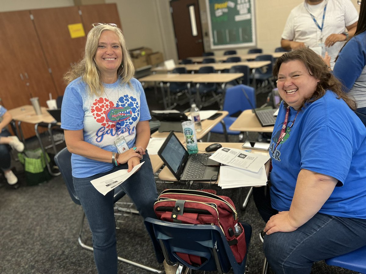 DISDSTEAM's tweet photo. STEAM 6th and 5th grade math teachers learning, growing and collaborating!! #verticalalignment #collaboration #steammath @Krystalnicole00 @DickinsonISD @DISDGatorsLearn https://t.co/Ryl9XAUoCu