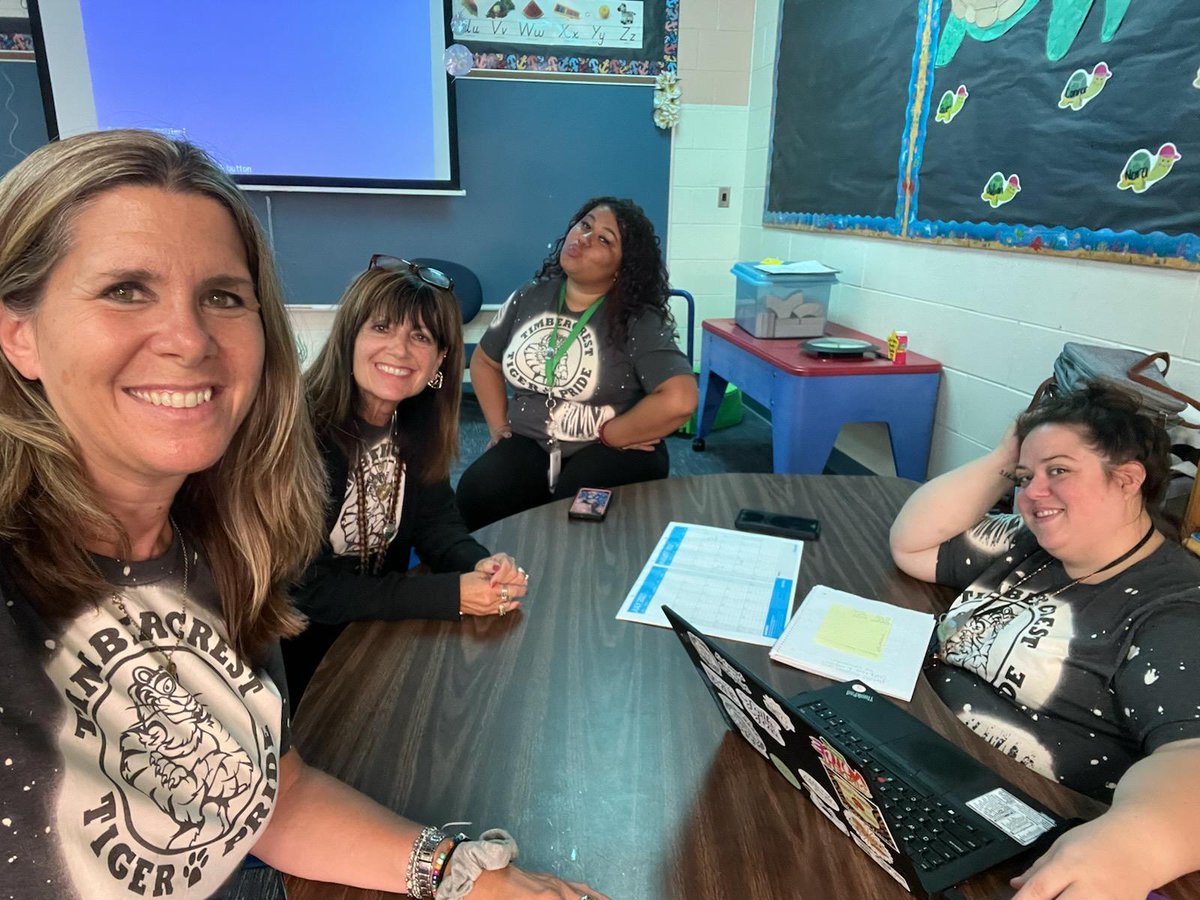 BridgerCierra's tweet photo. Meet the teacher today ๐ @TimbercrestElem #esesquad #bpk https://t.co/LbhEy0ghfe