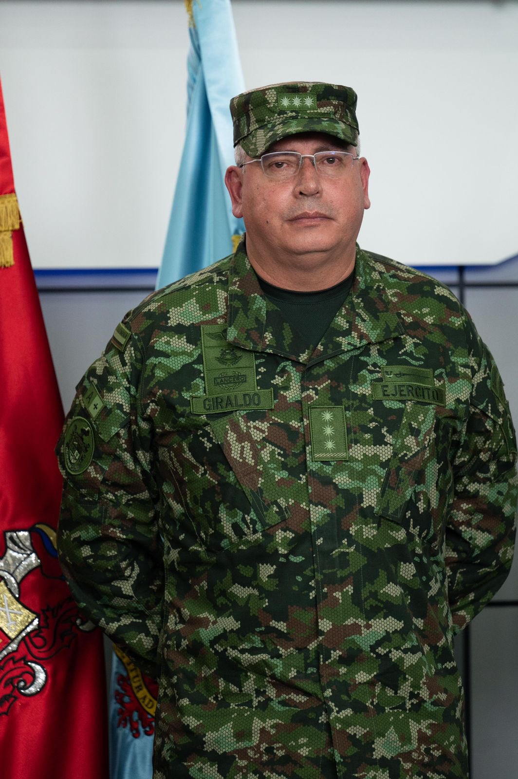 Mindefensa on Twitter El GR Helder Fernn Giraldo Bonilla es el nuevo  Comandante de las FuerzasMilCol Profesional en Ciencias Militares del  Arma de Infantera PHD Honoris Causa en educacin del DIH de