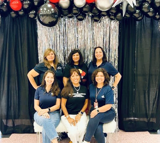 AlmaGon2003's tweet photo. The Bilingual Diagnostician Team ready to kick off the 2022-23 school year 🎉
@ClaudiaLeonAnd #AldineConnected #AldineConvocation2022 https://t.co/IJpqQIkUW2