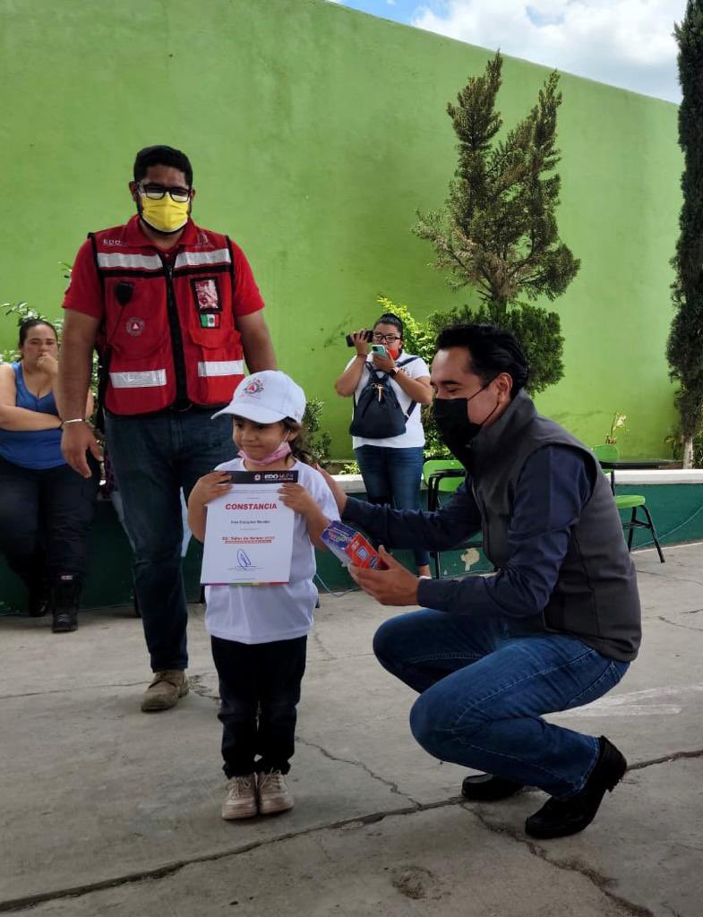 samgm24's tweet photo. Fomentar la cultura de #ProtecciónCivil en la niñez es la base para la #Prevención. Hoy acompañé en #SanMartínDeLasPirámides a los niñ@s en el fin del #TallerDeVerano2022. Agradezco el apoyo brindado de todas las dependencias involucradas y al presidente municipal @barraganpri. https://t.co/Tc6nulyS59