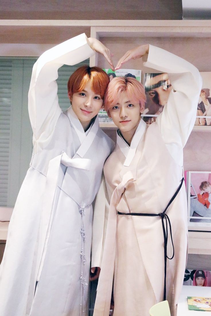 BotJunguwu's tweet photo. feliz cumpleañitos a mi niño bonito, mi dulce princeso AHNXKDNX amor de mi alma y no hablo de mi mi marido, hablo a mi bestie adorado, compañero de chismes y bardos @nana_b0t te quiero mucho mucho muchísimo 💘💘💘 https://t.co/HFvjojiduP