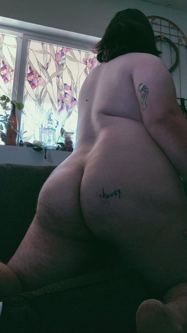What do you think? #thiccboy #gay #bisexual #chubby #chubbychasers #hairyass https://t.co/RfCD54w40j