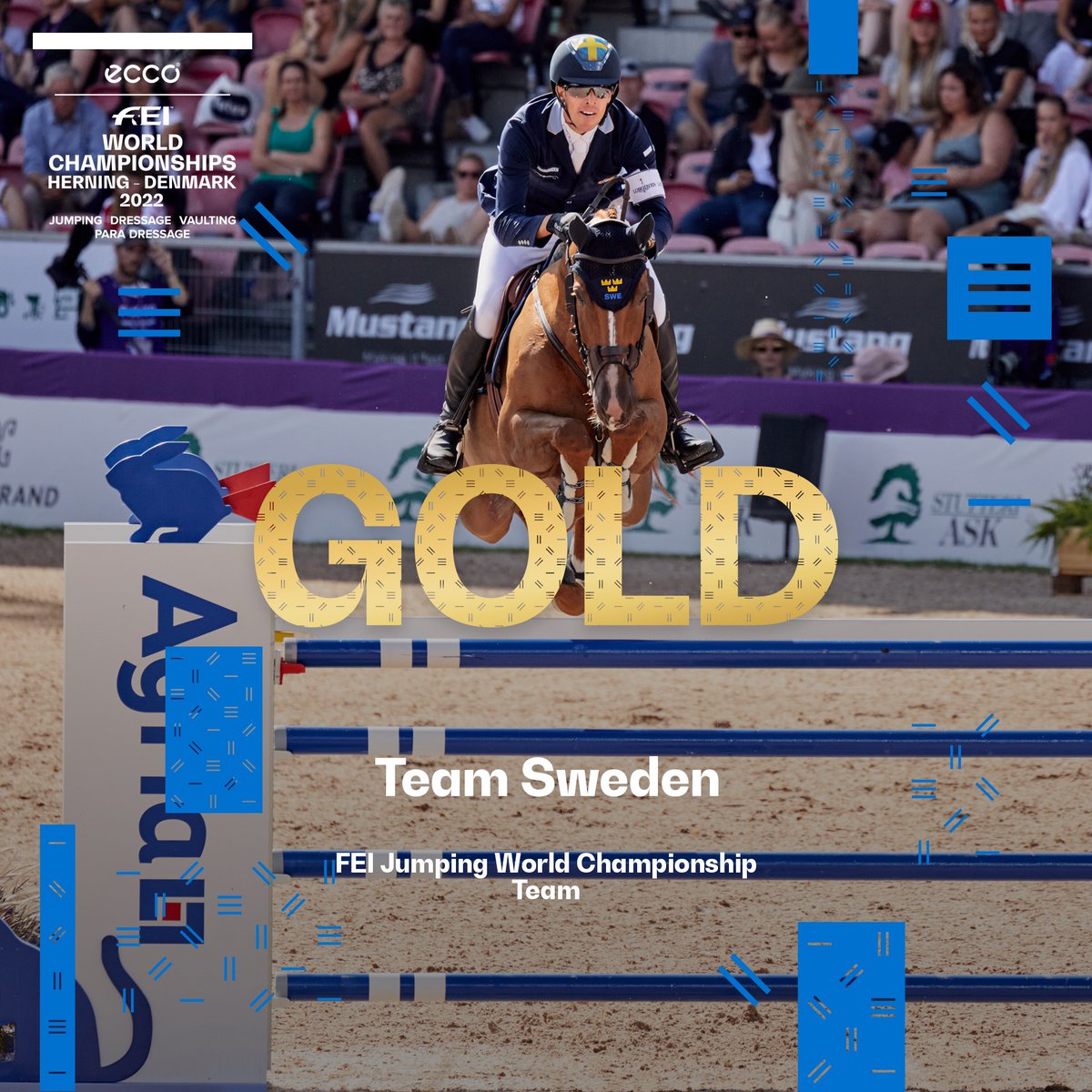 FEI_Global's tweet photo. THE SENSATIONAL SWEDES! YOU JUST CAN’T STOP THEM!🇸🇪

Team Sweden gave their absolute all in a bid to be the world’s best, and boy did they deliver!

They soared above the rest to secure the FEI Jumping World Championship Team title!

#Herning2022 #ChampionsAsOne @SvenskRidsport https://t.co/snaCqFHgf0